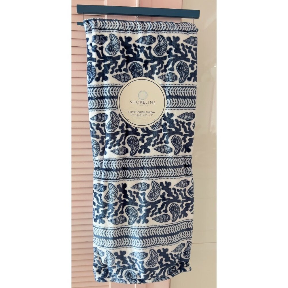 PLUSH Throw Blanket Oversized Velvet Blue White  60" x 70" Seashells Nautical